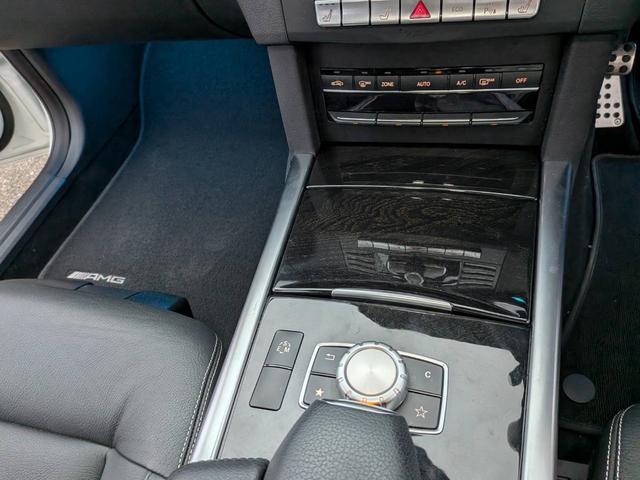 Ｅクラスステーションワゴン Ｅ２５０　ステーションワゴン　アバンギャルド　ハイパーフォージドアルミホイール　パノラミックスライディングルーフ　ブラックレザーシート　シートヒーター　純正ＨＤＤナビ地デジＴＶ（15枚目）