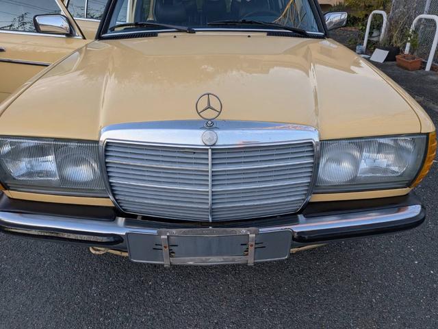 ミディアムクラス ３００ＴＤターボ　最終モデル　コン色レザーシート　７人乗り３列シート　ＥＴＣ　ルーフレール　ウッドパネル　　　トノカバー・アニマルネット　ｓ１２３　　３００ＴＤＴ　３００ＴＤ　　３００ＴＤターボ　　天井張り替え（3枚目）