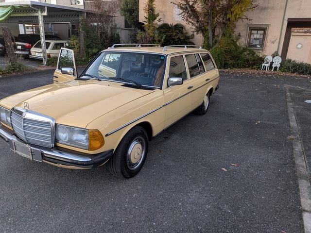 ミディアムクラス ３００ＴＤターボ　最終モデル　コン色レザーシート　７人乗り３列シート　ＥＴＣ　ルーフレール　ウッドパネル　　　トノカバー・アニマルネット　ｓ１２３　　３００ＴＤＴ　３００ＴＤ　　３００ＴＤターボ　　天井張り替え（5枚目）