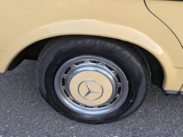 ミディアムクラス ３００ＴＤターボ　最終モデル　コン色レザーシート　７人乗り３列シート　ＥＴＣ　ルーフレール　ウッドパネル　　　トノカバー・アニマルネット　ｓ１２３　　３００ＴＤＴ　３００ＴＤ　　３００ＴＤターボ　　天井張り替え（6枚目）