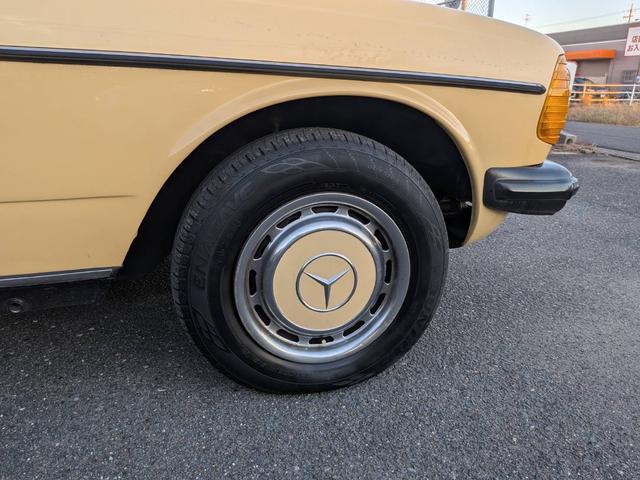 ミディアムクラス ３００ＴＤターボ　最終モデル　コン色レザーシート　７人乗り３列シート　ＥＴＣ　ルーフレール　ウッドパネル　　　トノカバー・アニマルネット　ｓ１２３　　３００ＴＤＴ　３００ＴＤ　　３００ＴＤターボ　　天井張り替え（7枚目）