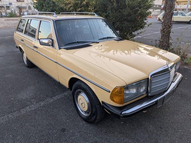 ミディアムクラス ３００ＴＤターボ　最終モデル　コン色レザーシート　７人乗り３列シート　ＥＴＣ　ルーフレール　ウッドパネル　　　トノカバー・アニマルネット　ｓ１２３　　３００ＴＤＴ　３００ＴＤ　　３００ＴＤターボ　　天井張り替え（8枚目）