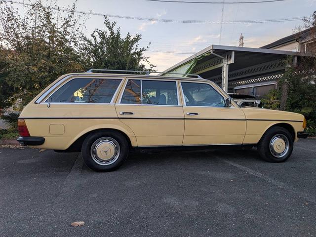 ミディアムクラス ３００ＴＤターボ　最終モデル　コン色レザーシート　７人乗り３列シート　ＥＴＣ　ルーフレール　ウッドパネル　　　トノカバー・アニマルネット　ｓ１２３　　３００ＴＤＴ　３００ＴＤ　　３００ＴＤターボ　　天井張り替え（10枚目）