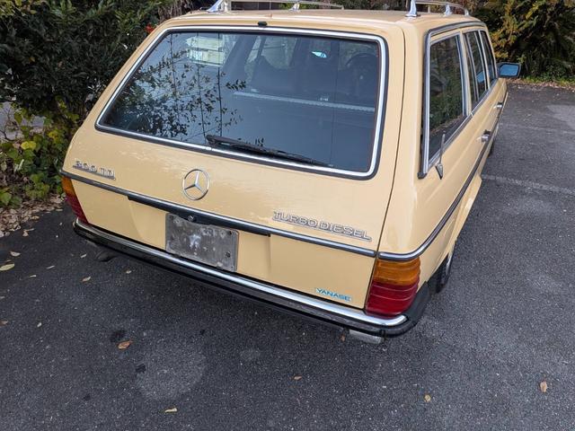 ミディアムクラス ３００ＴＤターボ　最終モデル　コン色レザーシート　７人乗り３列シート　ＥＴＣ　ルーフレール　ウッドパネル　　　トノカバー・アニマルネット　ｓ１２３　　３００ＴＤＴ　３００ＴＤ　　３００ＴＤターボ　　天井張り替え（11枚目）