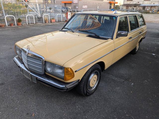 ミディアムクラス ３００ＴＤターボ　最終モデル　コン色レザーシート　７人乗り３列シート　ＥＴＣ　ルーフレール　ウッドパネル　　　トノカバー・アニマルネット　ｓ１２３　　３００ＴＤＴ　３００ＴＤ　　３００ＴＤターボ　　天井張り替え（14枚目）