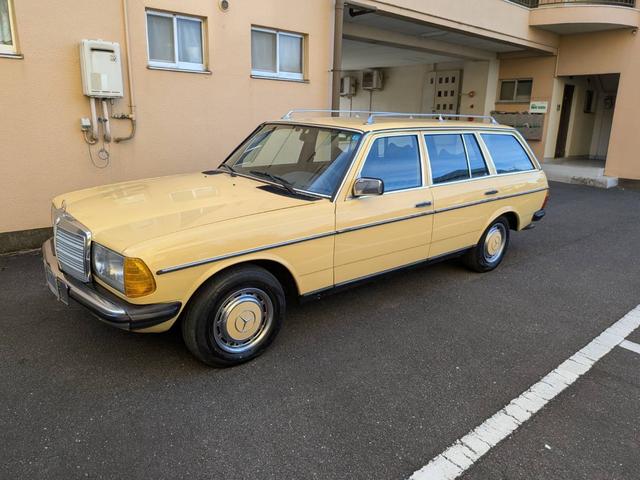 ミディアムクラス ３００ＴＤターボ　最終モデル　コン色レザーシート　７人乗り３列シート　ＥＴＣ　ルーフレール　ウッドパネル　　　トノカバー・アニマルネット　ｓ１２３　　３００ＴＤＴ　３００ＴＤ　　３００ＴＤターボ　　天井張り替え（19枚目）