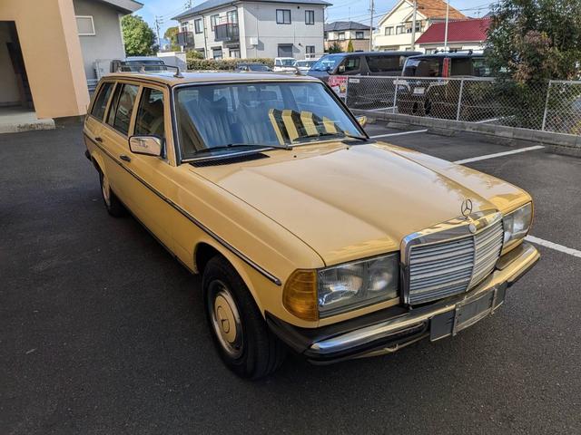 ミディアムクラス ３００ＴＤターボ　最終モデル　コン色レザーシート　７人乗り３列シート　ＥＴＣ　ルーフレール　ウッドパネル　　　トノカバー・アニマルネット　ｓ１２３　　３００ＴＤＴ　３００ＴＤ　　３００ＴＤターボ　　天井張り替え（20枚目）