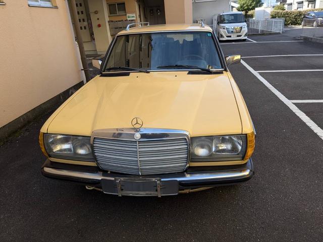 ミディアムクラス ３００ＴＤターボ　最終モデル　コン色レザーシート　７人乗り３列シート　ＥＴＣ　ルーフレール　ウッドパネル　　　トノカバー・アニマルネット　ｓ１２３　　３００ＴＤＴ　３００ＴＤ　　３００ＴＤターボ　　天井張り替え（21枚目）