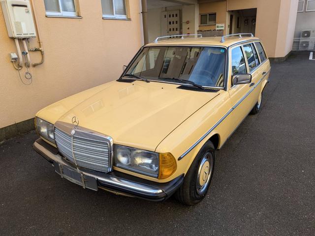 ミディアムクラス ３００ＴＤターボ　最終モデル　コン色レザーシート　７人乗り３列シート　ＥＴＣ　ルーフレール　ウッドパネル　　　トノカバー・アニマルネット　ｓ１２３　　３００ＴＤＴ　３００ＴＤ　　３００ＴＤターボ　　天井張り替え（22枚目）