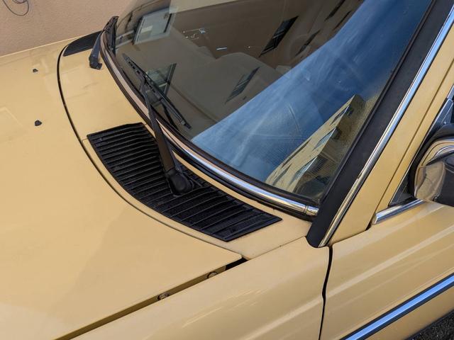 ミディアムクラス ３００ＴＤターボ　最終モデル　コン色レザーシート　７人乗り３列シート　ＥＴＣ　ルーフレール　ウッドパネル　　　トノカバー・アニマルネット　ｓ１２３　　３００ＴＤＴ　３００ＴＤ　　３００ＴＤターボ　　天井張り替え（25枚目）