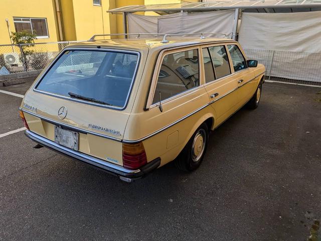 ミディアムクラス ３００ＴＤターボ　最終モデル　コン色レザーシート　７人乗り３列シート　ＥＴＣ　ルーフレール　ウッドパネル　　　トノカバー・アニマルネット　ｓ１２３　　３００ＴＤＴ　３００ＴＤ　　３００ＴＤターボ　　天井張り替え（27枚目）