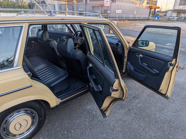 ミディアムクラス ３００ＴＤターボ　最終モデル　コン色レザーシート　７人乗り３列シート　ＥＴＣ　ルーフレール　ウッドパネル　　　トノカバー・アニマルネット　ｓ１２３　　３００ＴＤＴ　３００ＴＤ　　３００ＴＤターボ　　天井張り替え（34枚目）