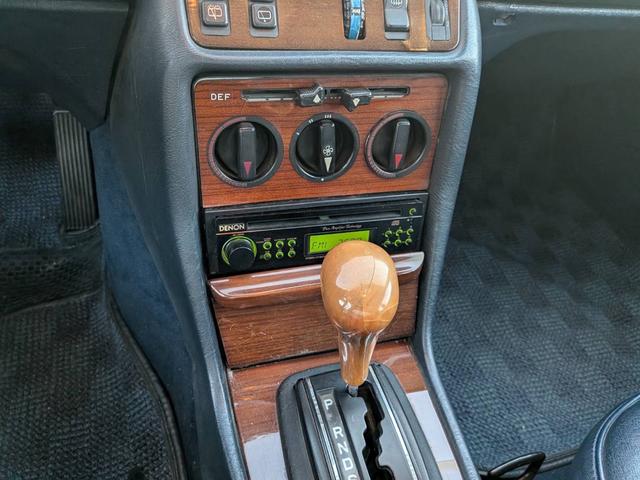 ミディアムクラス ３００ＴＤターボ　最終モデル　コン色レザーシート　７人乗り３列シート　ＥＴＣ　ルーフレール　ウッドパネル　　　トノカバー・アニマルネット　ｓ１２３　　３００ＴＤＴ　３００ＴＤ　　３００ＴＤターボ　　天井張り替え（37枚目）