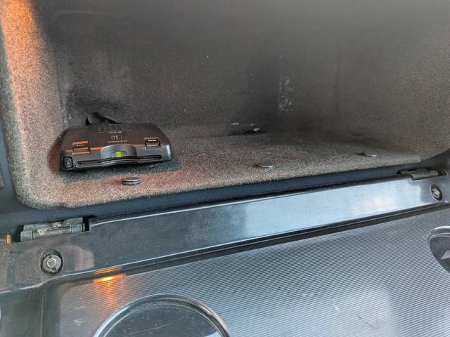 ミディアムクラス ３００ＴＤターボ　最終モデル　コン色レザーシート　７人乗り３列シート　ＥＴＣ　ルーフレール　ウッドパネル　　　トノカバー・アニマルネット　ｓ１２３　　３００ＴＤＴ　３００ＴＤ　　３００ＴＤターボ　　天井張り替え（38枚目）