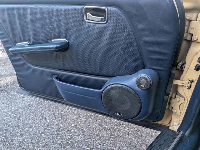 ミディアムクラス ３００ＴＤターボ　最終モデル　コン色レザーシート　７人乗り３列シート　ＥＴＣ　ルーフレール　ウッドパネル　　　トノカバー・アニマルネット　ｓ１２３　　３００ＴＤＴ　３００ＴＤ　　３００ＴＤターボ　　天井張り替え（39枚目）