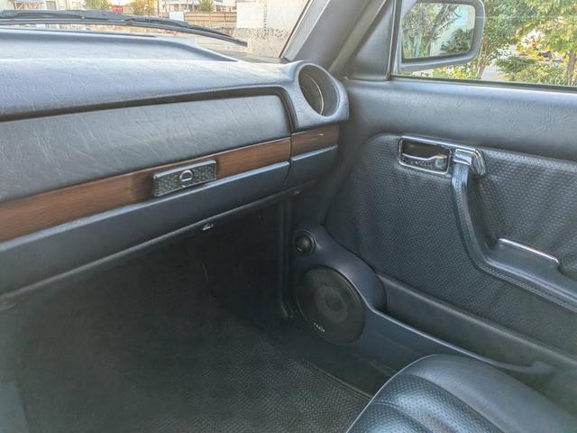 ミディアムクラス ３００ＴＤターボ　最終モデル　コン色レザーシート　７人乗り３列シート　ＥＴＣ　ルーフレール　ウッドパネル　　　トノカバー・アニマルネット　ｓ１２３　　３００ＴＤＴ　３００ＴＤ　　３００ＴＤターボ　　天井張り替え（40枚目）