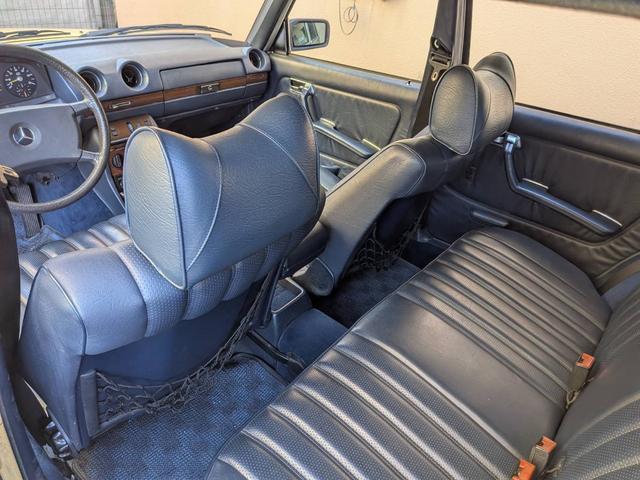 ミディアムクラス ３００ＴＤターボ　最終モデル　コン色レザーシート　７人乗り３列シート　ＥＴＣ　ルーフレール　ウッドパネル　　　トノカバー・アニマルネット　ｓ１２３　　３００ＴＤＴ　３００ＴＤ　　３００ＴＤターボ　　天井張り替え（44枚目）