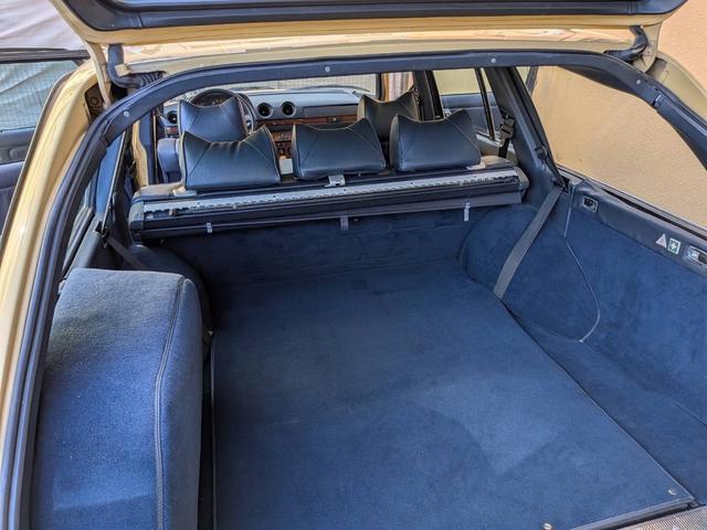 ミディアムクラス ３００ＴＤターボ　最終モデル　コン色レザーシート　７人乗り３列シート　ＥＴＣ　ルーフレール　ウッドパネル　　　トノカバー・アニマルネット　ｓ１２３　　３００ＴＤＴ　３００ＴＤ　　３００ＴＤターボ　　天井張り替え（46枚目）