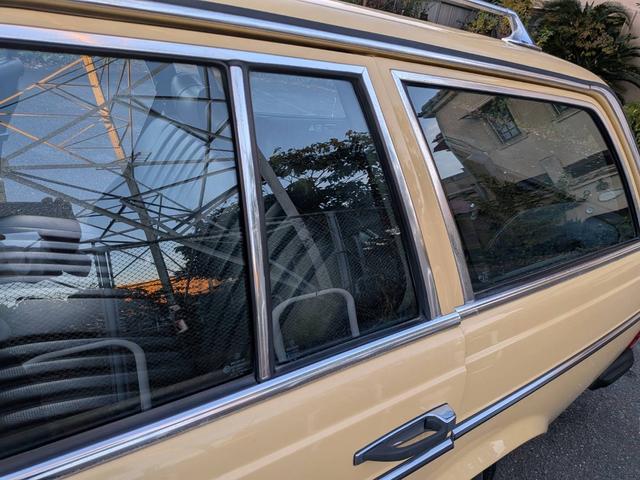 ミディアムクラス ３００ＴＤターボ　最終モデル　コン色レザーシート　７人乗り３列シート　ＥＴＣ　ルーフレール　ウッドパネル　　　トノカバー・アニマルネット　ｓ１２３　　３００ＴＤＴ　３００ＴＤ　　３００ＴＤターボ　　天井張り替え（48枚目）