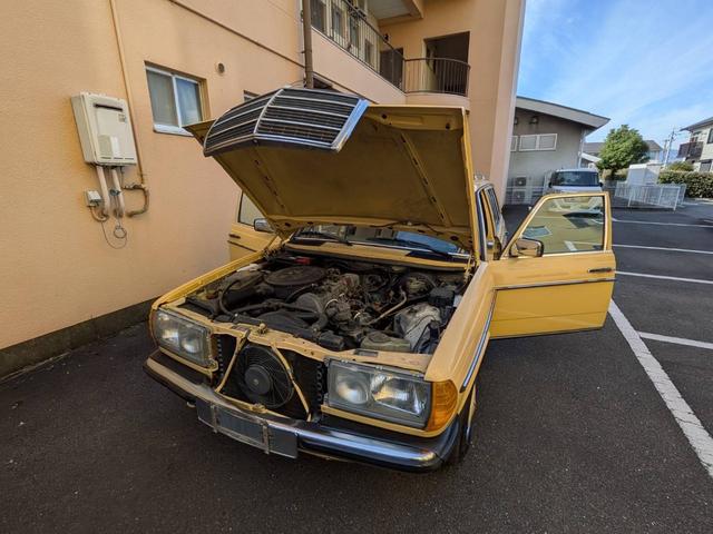 ミディアムクラス ３００ＴＤターボ　最終モデル　コン色レザーシート　７人乗り３列シート　ＥＴＣ　ルーフレール　ウッドパネル　　　トノカバー・アニマルネット　ｓ１２３　　３００ＴＤＴ　３００ＴＤ　　３００ＴＤターボ　　天井張り替え（52枚目）