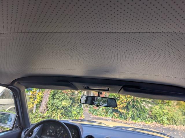 ミディアムクラス ３００ＴＤターボ　最終モデル　コン色レザーシート　７人乗り３列シート　ＥＴＣ　ルーフレール　ウッドパネル　　　トノカバー・アニマルネット　ｓ１２３　　３００ＴＤＴ　３００ＴＤ　　３００ＴＤターボ　　天井張り替え（58枚目）