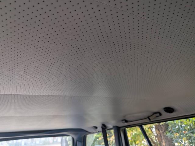 ミディアムクラス ３００ＴＤターボ　最終モデル　コン色レザーシート　７人乗り３列シート　ＥＴＣ　ルーフレール　ウッドパネル　　　トノカバー・アニマルネット　ｓ１２３　　３００ＴＤＴ　３００ＴＤ　　３００ＴＤターボ　　天井張り替え（59枚目）