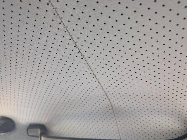 ミディアムクラス ３００ＴＤターボ　最終モデル　コン色レザーシート　７人乗り３列シート　ＥＴＣ　ルーフレール　ウッドパネル　　　トノカバー・アニマルネット　ｓ１２３　　３００ＴＤＴ　３００ＴＤ　　３００ＴＤターボ　　天井張り替え（60枚目）