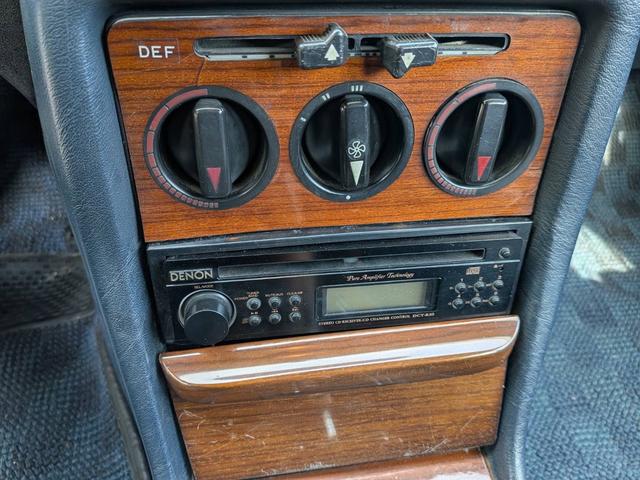 ミディアムクラス ３００ＴＤターボ　最終モデル　コン色レザーシート　７人乗り３列シート　ＥＴＣ　ルーフレール　ウッドパネル　　　トノカバー・アニマルネット　ｓ１２３　　３００ＴＤＴ　３００ＴＤ　　３００ＴＤターボ　　天井張り替え（64枚目）