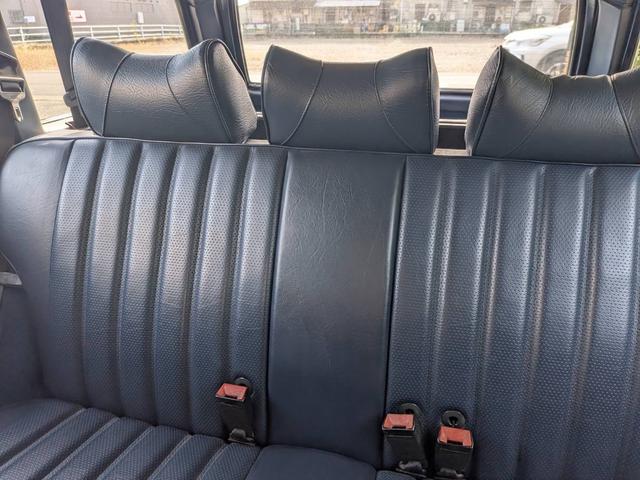 ミディアムクラス ３００ＴＤターボ　最終モデル　コン色レザーシート　７人乗り３列シート　ＥＴＣ　ルーフレール　ウッドパネル　　　トノカバー・アニマルネット　ｓ１２３　　３００ＴＤＴ　３００ＴＤ　　３００ＴＤターボ　　天井張り替え（66枚目）
