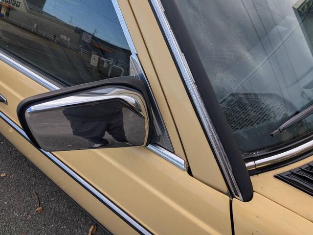 ミディアムクラス ３００ＴＤターボ　最終モデル　コン色レザーシート　７人乗り３列シート　ＥＴＣ　ルーフレール　ウッドパネル　　　トノカバー・アニマルネット　ｓ１２３　　３００ＴＤＴ　３００ＴＤ　　３００ＴＤターボ　　天井張り替え（67枚目）