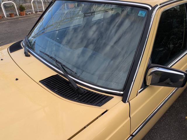 ミディアムクラス ３００ＴＤターボ　最終モデル　コン色レザーシート　７人乗り３列シート　ＥＴＣ　ルーフレール　ウッドパネル　　　トノカバー・アニマルネット　ｓ１２３　　３００ＴＤＴ　３００ＴＤ　　３００ＴＤターボ　　天井張り替え（69枚目）