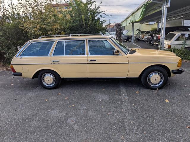 ミディアムクラス ３００ＴＤターボ　最終モデル　コン色レザーシート　７人乗り３列シート　ＥＴＣ　ルーフレール　ウッドパネル　　　トノカバー・アニマルネット　ｓ１２３　　３００ＴＤＴ　３００ＴＤ　　３００ＴＤターボ　　天井張り替え（73枚目）