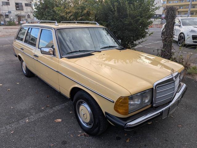 ミディアムクラス ３００ＴＤターボ　最終モデル　コン色レザーシート　７人乗り３列シート　ＥＴＣ　ルーフレール　ウッドパネル　　　トノカバー・アニマルネット　ｓ１２３　　３００ＴＤＴ　３００ＴＤ　　３００ＴＤターボ　　天井張り替え（74枚目）