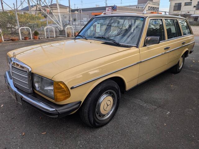 ミディアムクラス ３００ＴＤターボ　最終モデル　コン色レザーシート　７人乗り３列シート　ＥＴＣ　ルーフレール　ウッドパネル　　　トノカバー・アニマルネット　ｓ１２３　　３００ＴＤＴ　３００ＴＤ　　３００ＴＤターボ　　天井張り替え（75枚目）