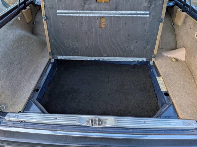 ２４０ワゴン ２４０ＧＬＥワゴン　ディーラー車　右ハンドル　キーレス　フル装備　　点検記録簿Ｈ２２・２６・２８・３０・Ｒ２・４・６年まで有り　　メッキルーフキャリア　　メッキドアミラー　　ホイールキャップ（47枚目）