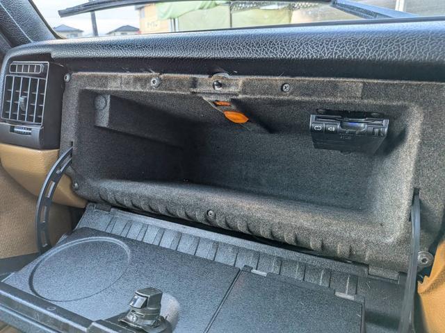 ２４０ワゴン ２４０ＧＬＥワゴン　ディーラー車　右ハンドル　キーレス　フル装備　　点検記録簿Ｈ２２・２６・２８・３０・Ｒ２・４・６年まで有り　　メッキルーフキャリア　　メッキドアミラー　　ホイールキャップ（48枚目）