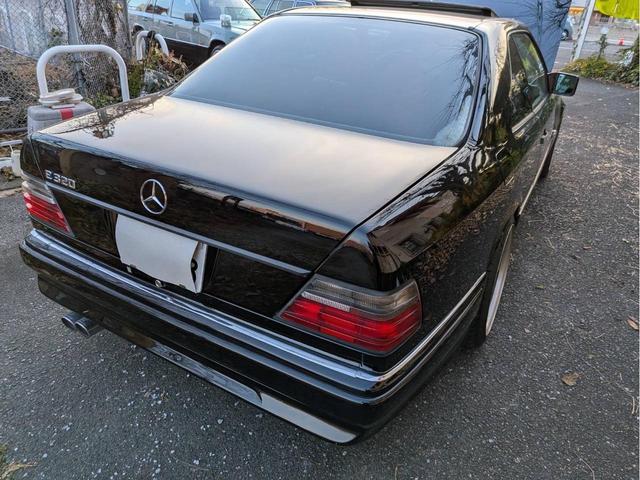 Ｅクラス Ｅ３２０　ＣＥクーペ　ディーラー車　左ハンドル　ブラックレザーシート　サンルーフ　１８インチアルミ・ウッドコンビハンドル　ドライブレコーダー　ＥＴＣ　ローダウン・社外アブソーバー・スプリング・社外マフラー（10枚目）