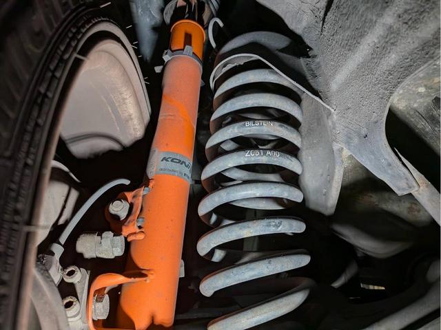 Ｅクラス Ｅ３２０　ＣＥクーペ　ディーラー車　左ハンドル　ブラックレザーシート　サンルーフ　１８インチアルミ・ウッドコンビハンドル　ドライブレコーダー　ＥＴＣ　ローダウン・社外アブソーバー・スプリング・社外マフラー（41枚目）