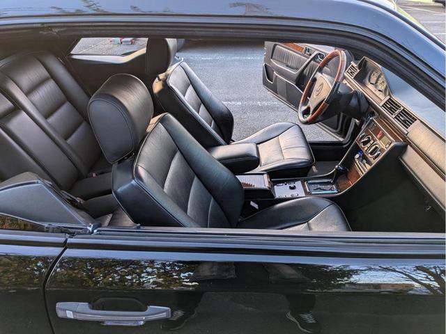 Ｅクラス Ｅ３２０　ＣＥクーペ　ディーラー車　左ハンドル　ブラックレザーシート　サンルーフ　１８インチアルミ・ウッドコンビハンドル　ドライブレコーダー　ＥＴＣ　ローダウン・社外アブソーバー・スプリング・社外マフラー（49枚目）