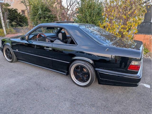 Ｅクラス Ｅ３２０　ＣＥクーペ　ディーラー車　左ハンドル　ブラックレザーシート　サンルーフ　１８インチアルミ・ウッドコンビハンドル　ドライブレコーダー　ＥＴＣ　ローダウン・社外アブソーバー・スプリング・社外マフラー（50枚目）