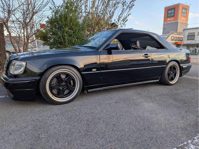 Ｅクラス Ｅ３２０　ＣＥクーペ　ディーラー車　左ハンドル　ブラックレザーシート　サンルーフ　１８インチアルミ・ウッドコンビハンドル　ドライブレコーダー　ＥＴＣ　ローダウン・社外アブソーバー・スプリング・社外マフラー（52枚目）