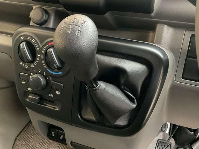ＮＶ１００クリッパーバン ＤＸ　マニュアルエアコン・ＵＳＢ充電コネクター・オートライトシステム・１２インチスチールホイール・ハロゲンヘッドランプ・リモートコントロールエントリーシステム（キーレスエントリー１個　スペアキー１個）（10枚目）