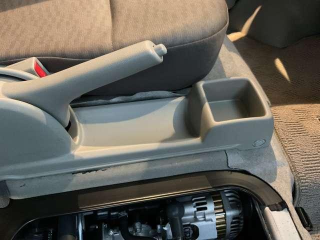 ＮＶ１００クリッパーバン ＤＸ　マニュアルエアコン・ＵＳＢ充電コネクター・オートライトシステム・１２インチスチールホイール・ハロゲンヘッドランプ・リモートコントロールエントリーシステム（キーレスエントリー１個　スペアキー１個）（29枚目）