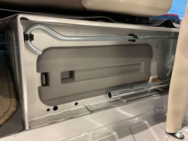 ＮＶ１００クリッパーバン ＤＸ　マニュアルエアコン・ＵＳＢ充電コネクター・オートライトシステム・１２インチスチールホイール・ハロゲンヘッドランプ・リモートコントロールエントリーシステム（キーレスエントリー１個　スペアキー１個）（52枚目）