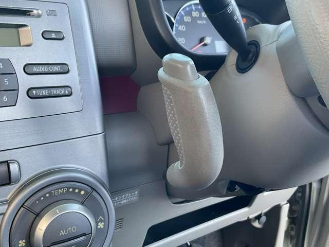 ムーヴコンテ Ｘ　＋Ｓ　純正ＣＤ一体ＡＭ・ＦＭデンシチューナーラジオ・オートエアコン・１４インチホイールカバー・スマートキー・フロアカーペット・プラスチックバイザー（10枚目）