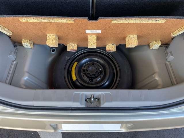 ムーヴコンテ Ｘ　＋Ｓ　純正ＣＤ一体ＡＭ・ＦＭデンシチューナーラジオ・オートエアコン・１４インチホイールカバー・スマートキー・フロアカーペット・プラスチックバイザー（18枚目）