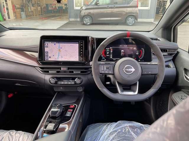 オーラ ニスモ　純正メモリーナビ・ナビ連動ドライブレコーダー（Ｆ＆Ｒ）・インテリジェントルームミラー・アラウンドビューモニター・ＮＩＳＭＯ専用フロアカーペット・ＮＩＳＭＯ専用プラスチックバイザー（6枚目）