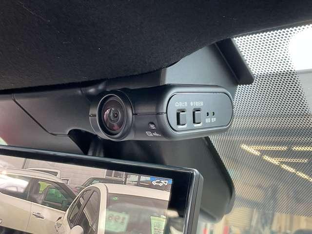 オーラ ニスモ　純正メモリーナビ・ナビ連動ドライブレコーダー（Ｆ＆Ｒ）・インテリジェントルームミラー・アラウンドビューモニター・ＮＩＳＭＯ専用フロアカーペット・ＮＩＳＭＯ専用プラスチックバイザー（10枚目）