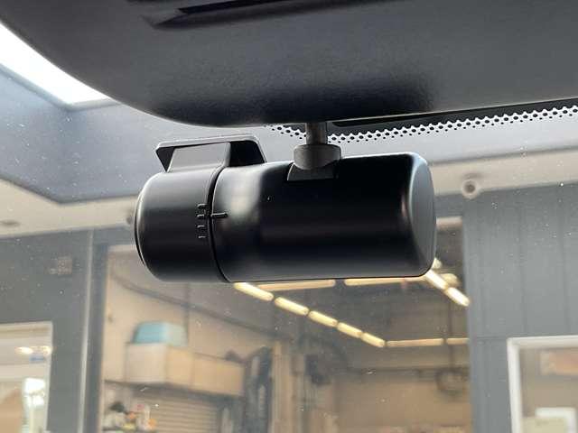 オーラ ニスモ　純正メモリーナビ・ナビ連動ドライブレコーダー（Ｆ＆Ｒ）・インテリジェントルームミラー・アラウンドビューモニター・ＮＩＳＭＯ専用フロアカーペット・ＮＩＳＭＯ専用プラスチックバイザー（11枚目）