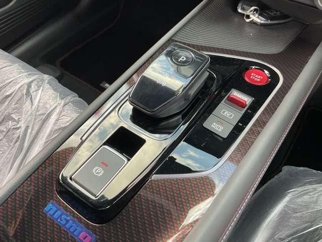 オーラ ニスモ　純正メモリーナビ・ナビ連動ドライブレコーダー（Ｆ＆Ｒ）・インテリジェントルームミラー・アラウンドビューモニター・ＮＩＳＭＯ専用フロアカーペット・ＮＩＳＭＯ専用プラスチックバイザー（17枚目）